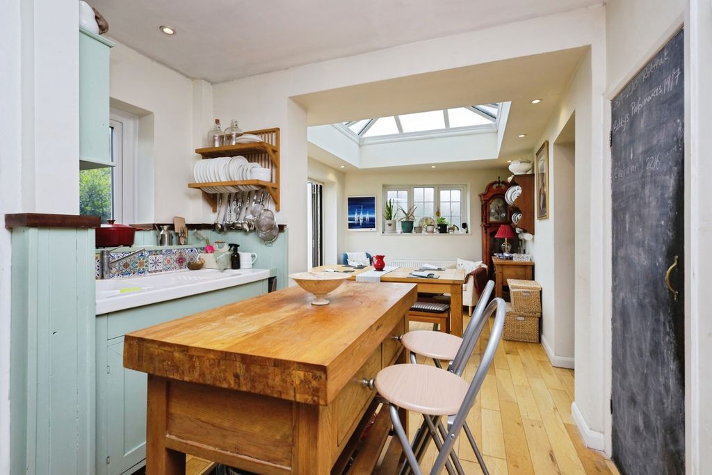 Property photo 3 of 31 Pbox-Img.Jpg