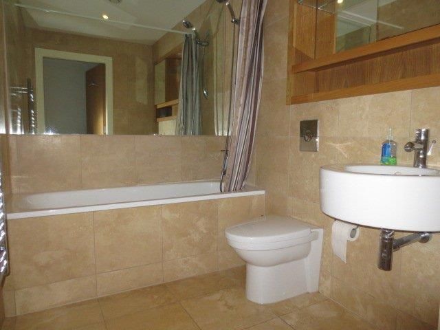 Property photo 1 of 11 Bathroom