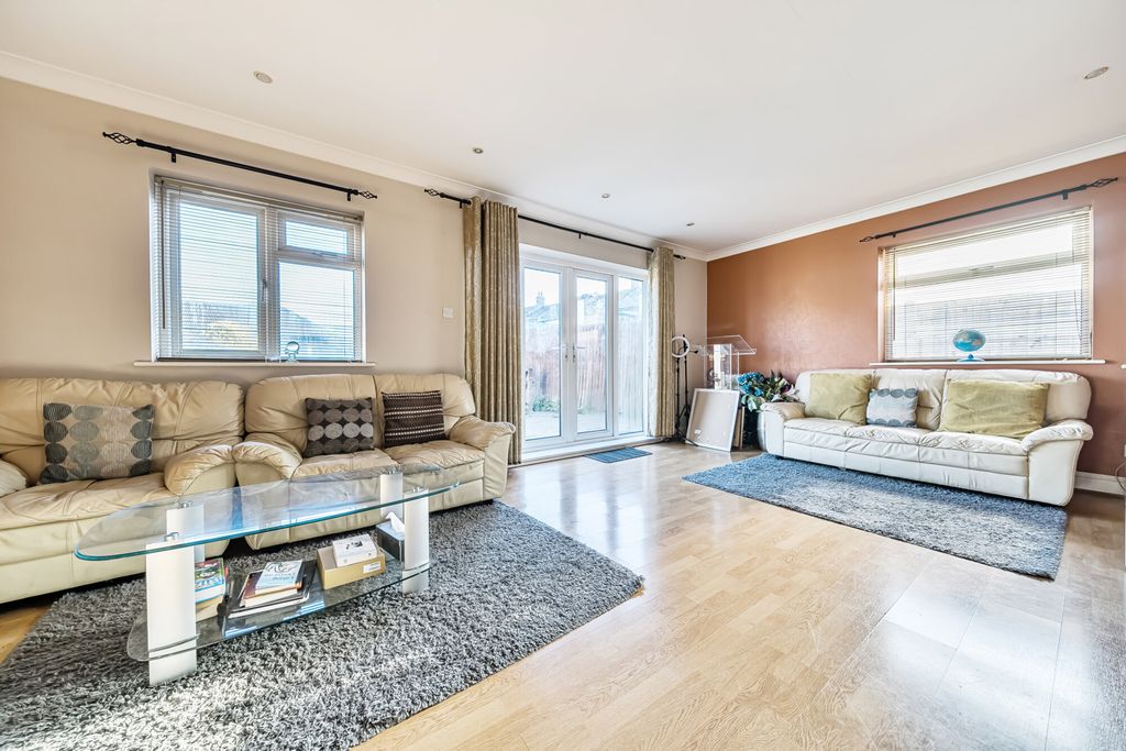 Property photo 2 of 20 Lounge