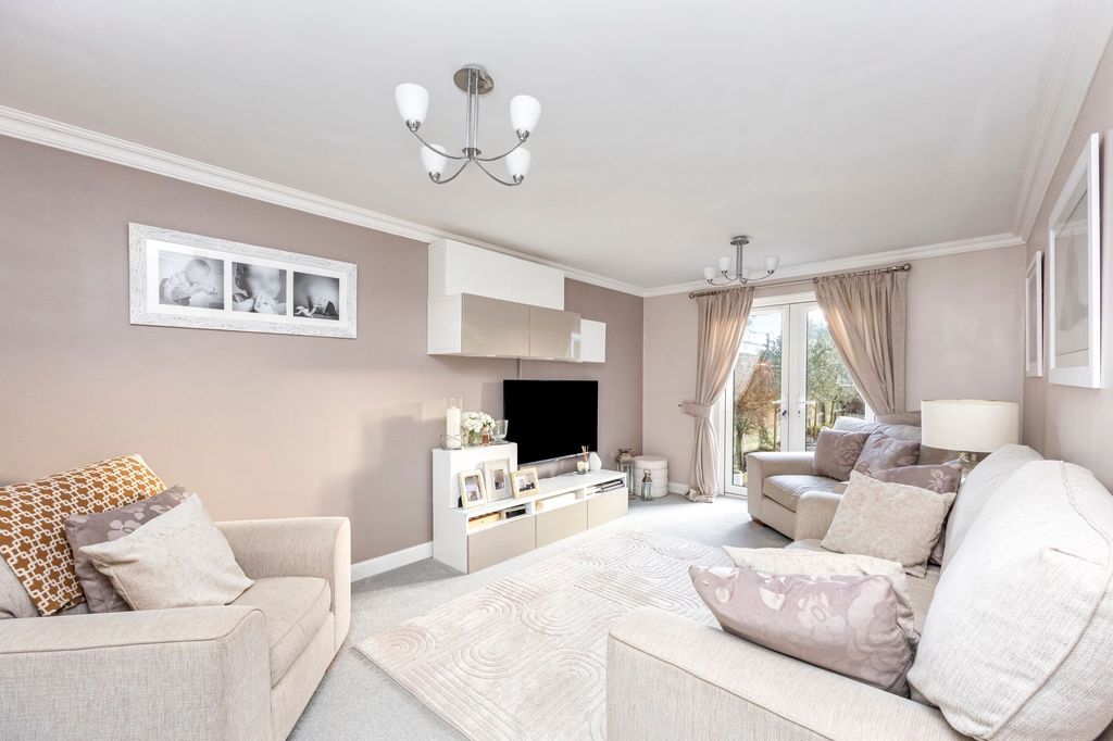 Property photo 2 of 23