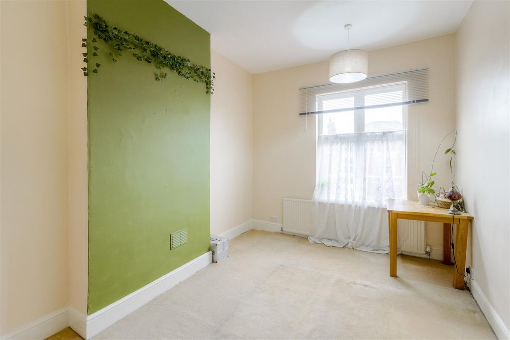 Property photo 3 of 8 Wellingborough Road - Bedroom 1