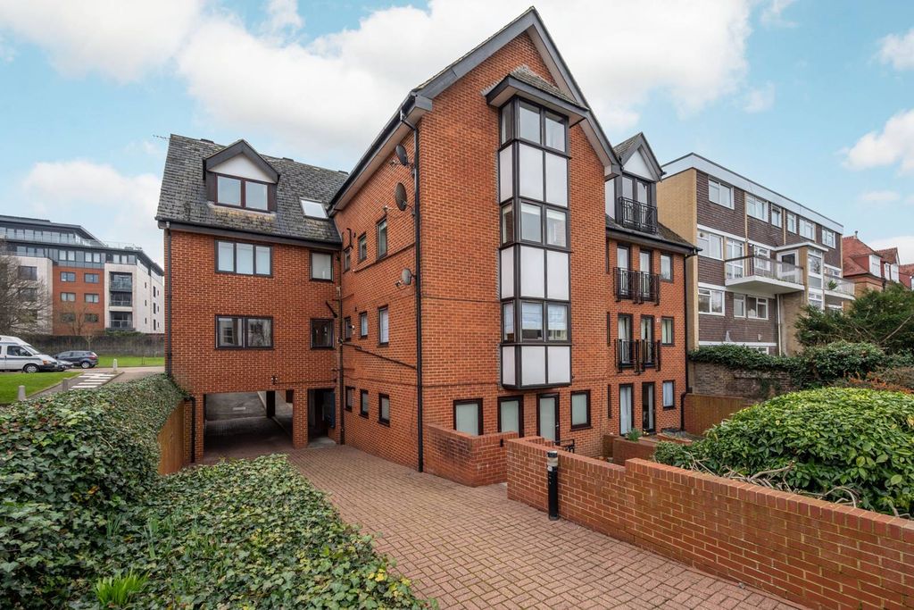 Property photo 2 of 8