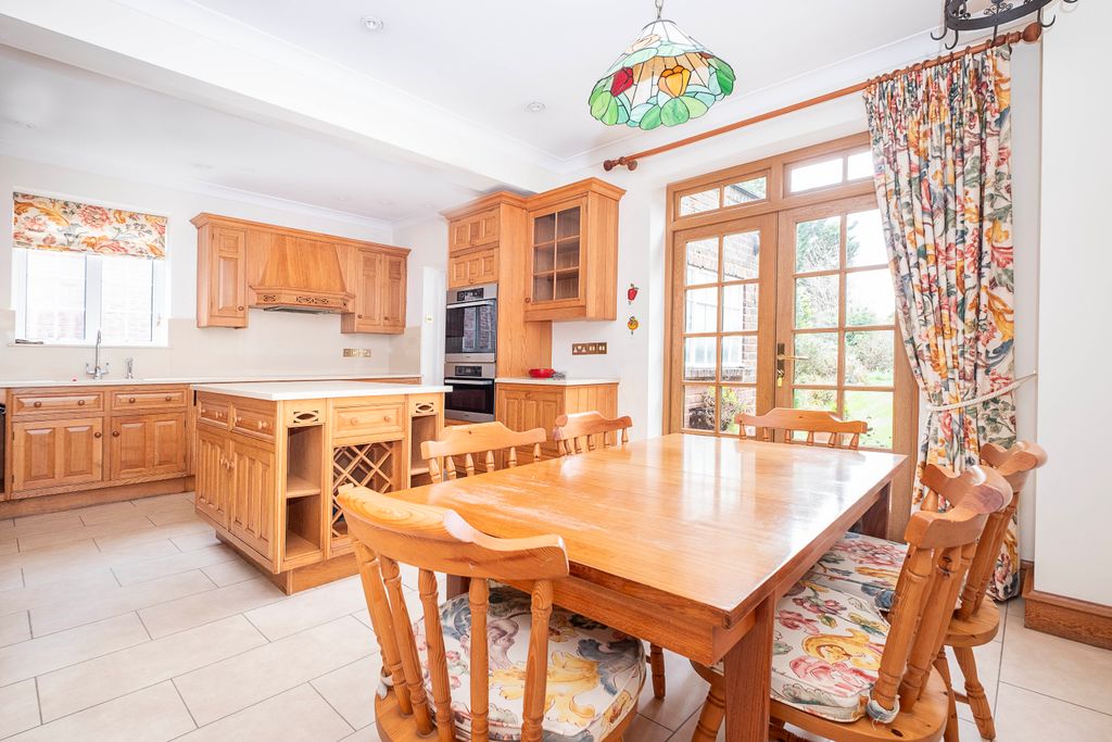 Property photo 2 of 30