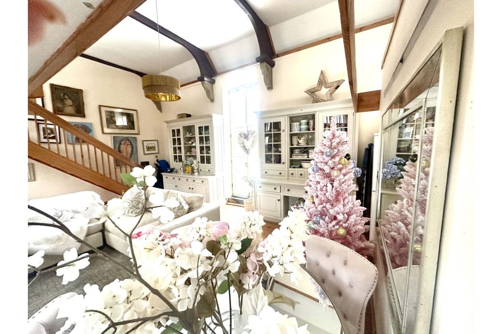 Property photo 2 of 34