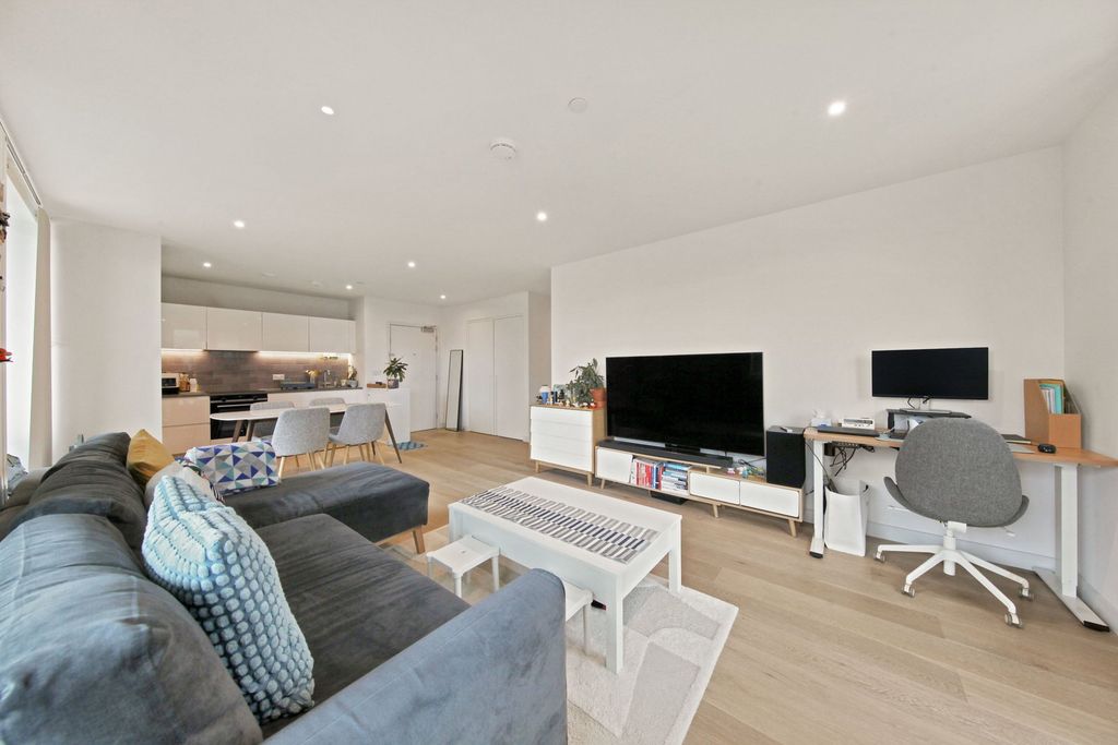 Property photo 3 of 21