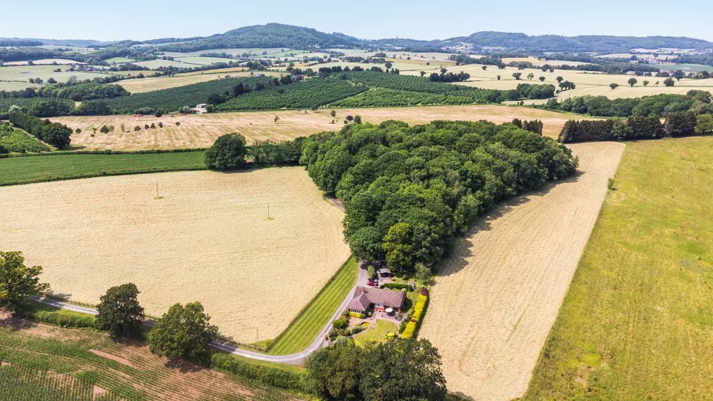 Property photo 1 of 23 1481350-4-6A399A09579E1-Arw-1