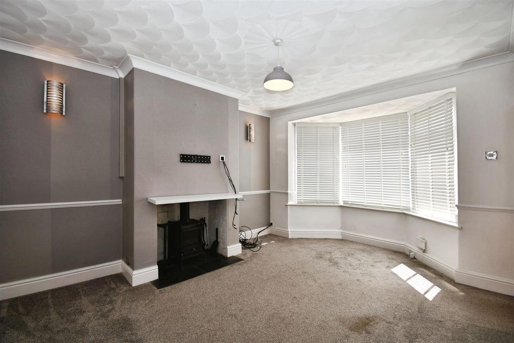 Property photo 2 of 12 Lounge