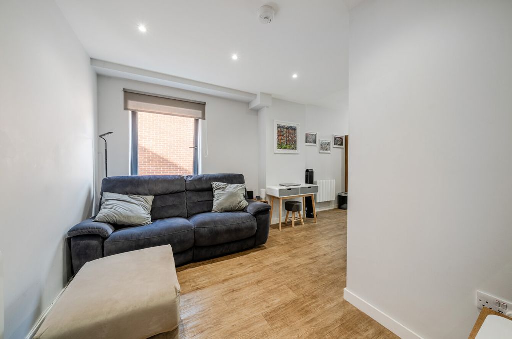Property photo 2 of 12 1493780-1-6A56393...