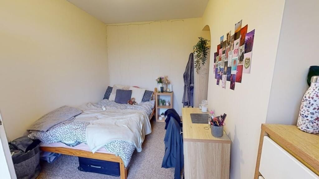 Property photo 2 of 7 A Cozy Double Bedroom Featuring A Neatly Made Bed ...