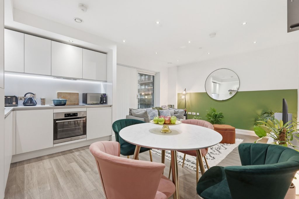 Property photo 2 of 17 4813031