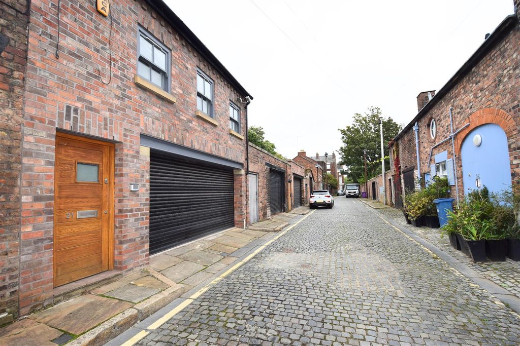 Property photo 1 of 17 6d6Aa9B9-6F81-43B8-8787-Da0E2E042A6c.Jpg