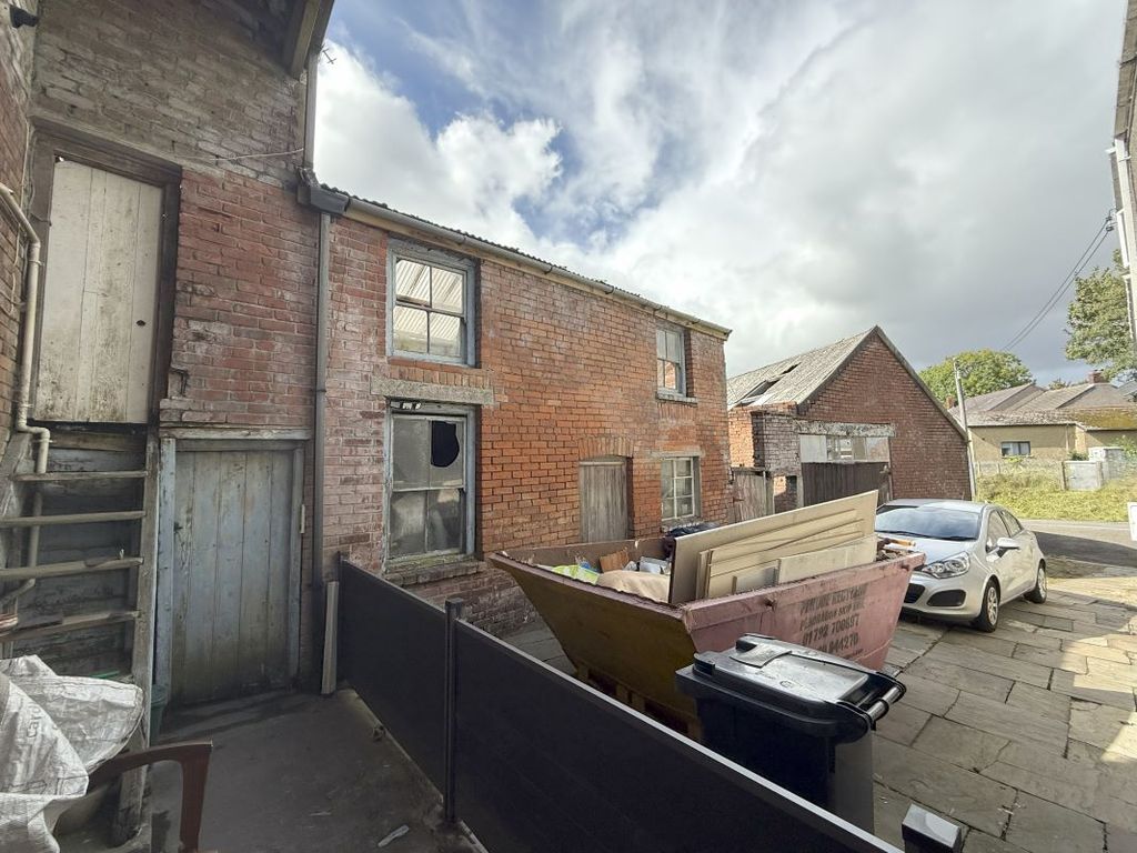 Property photo 2 of 31