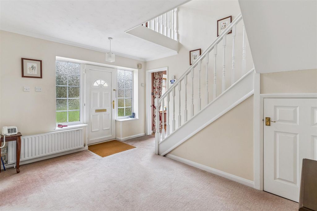 Property photo 2 of 25