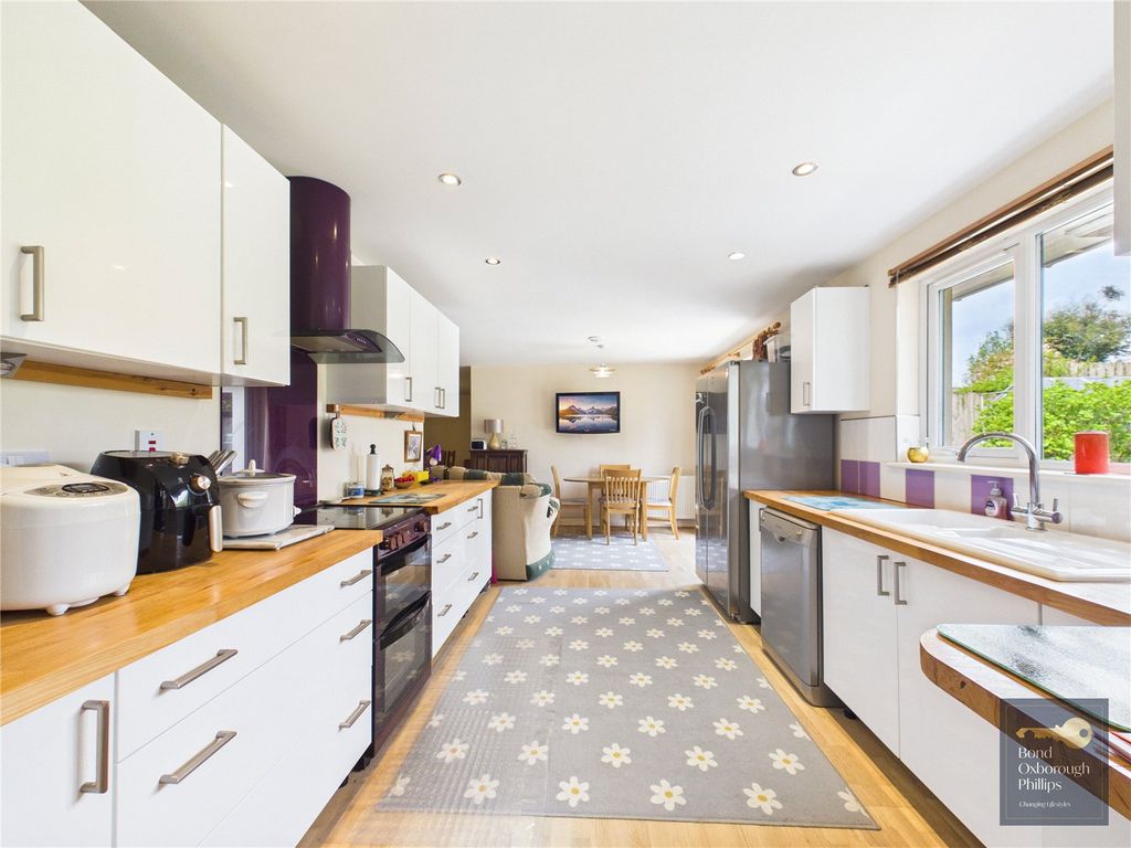 Property photo 3 of 32 Picture No. 10