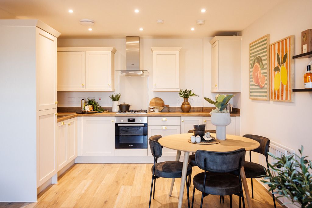 Property photo 3 of 6 Hr Kitchen