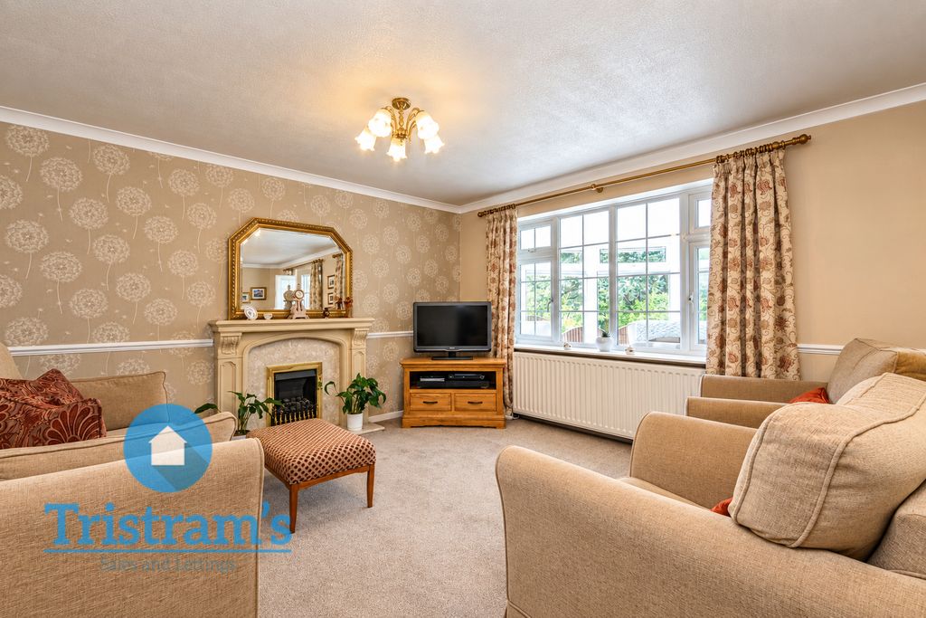 Property photo 2 of 33