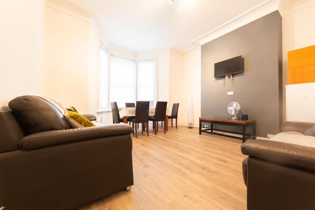 Property photo 1 of 6 182 Sandyford Rd-Small.Jpg