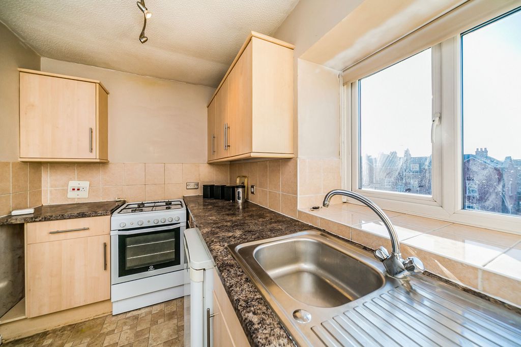 Property photo 2 of 8 2Dbbc9c8-58B6-40E6-8