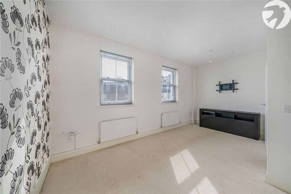 Property photo 2 of 30 Lounge