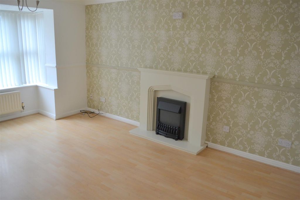 Property photo 2 of 13 Lounge.Jpg