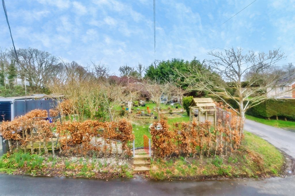 Property photo 2 of 20