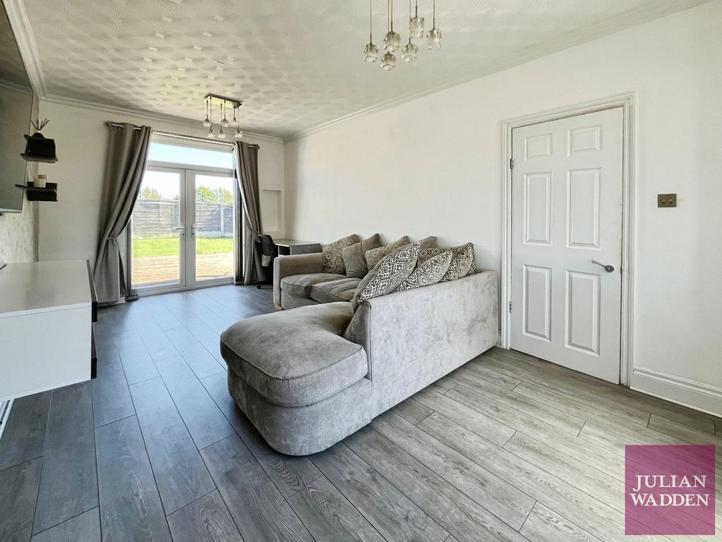 Property photo 3 of 12 Picture 3