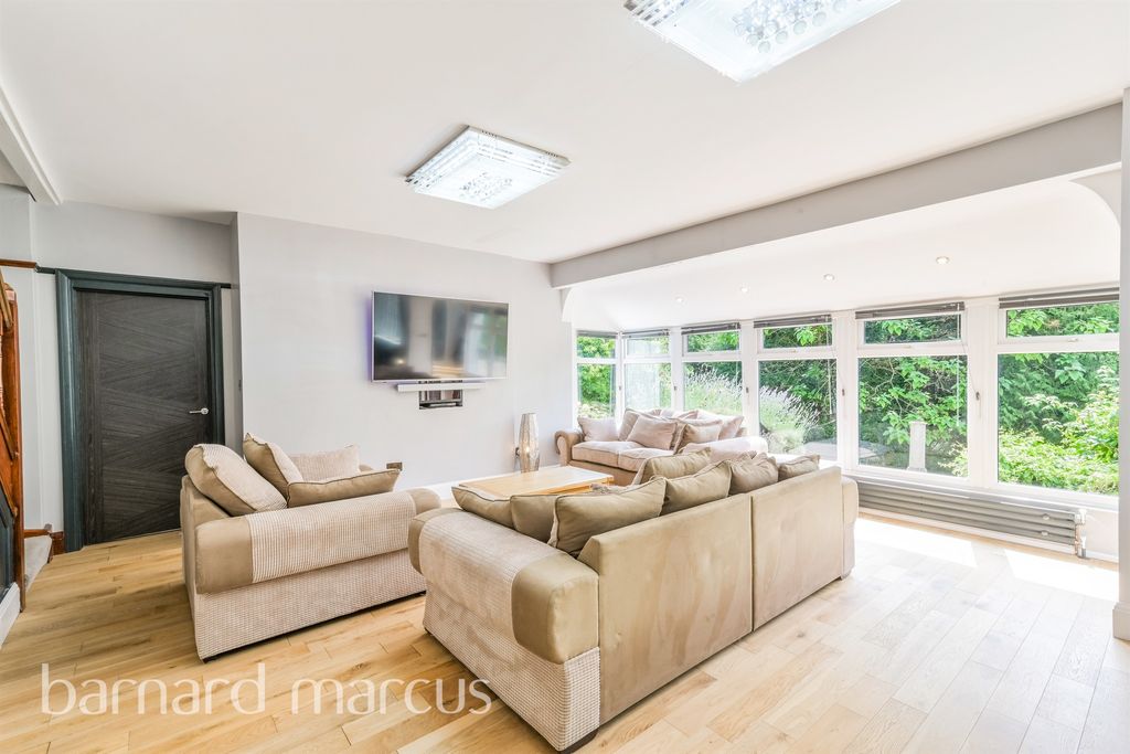 Property photo 3 of 19