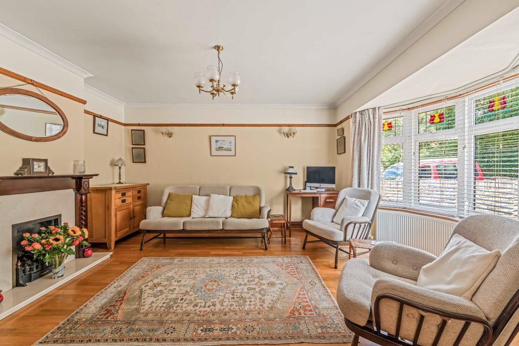 Property photo 3 of 27 355 Ashford Road, Staines-Upon-Thames, Tw18 1Qq-30