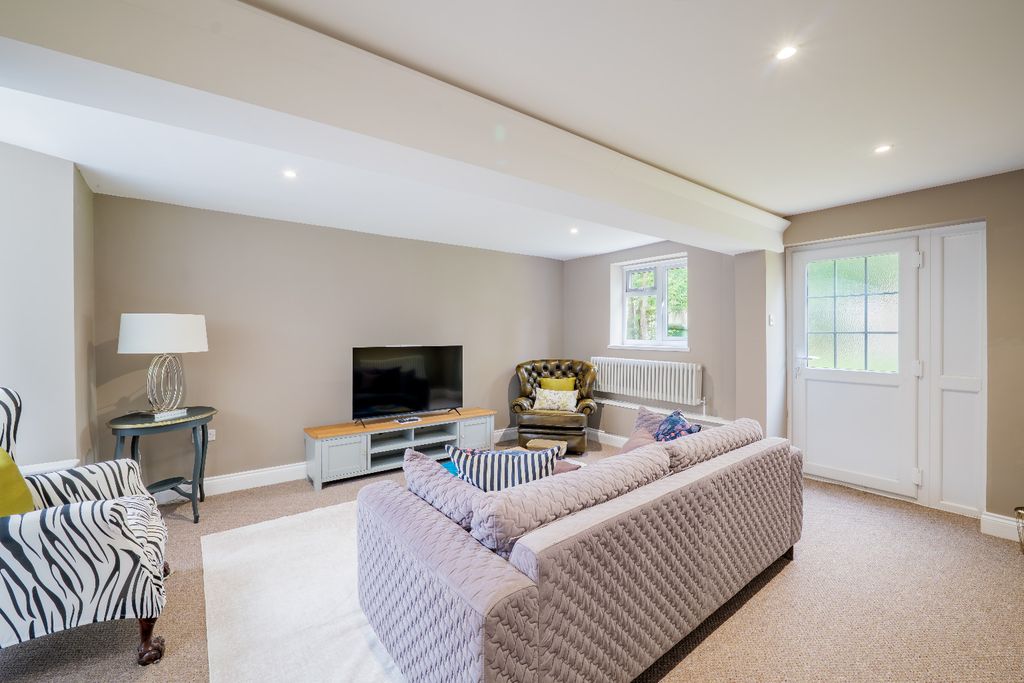 Property photo 3 of 21 4650716