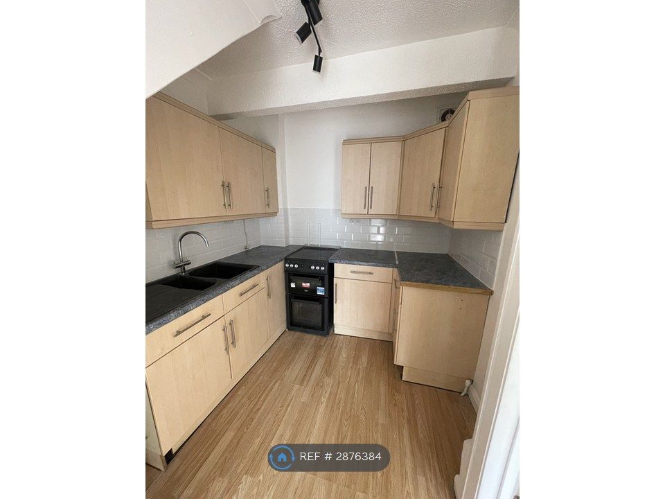 Property photo 3 of 12 Kitchen