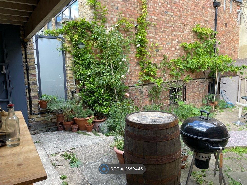Property photo 3 of 8 Shared Garden