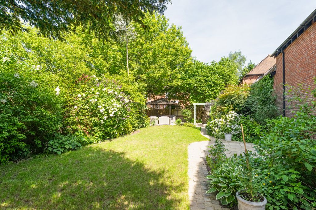 Property photo 2 of 40