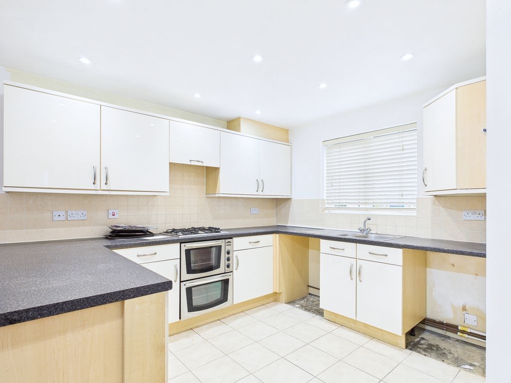 Property photo 2 of 15 Cam01338G0-Pr0152-Still001