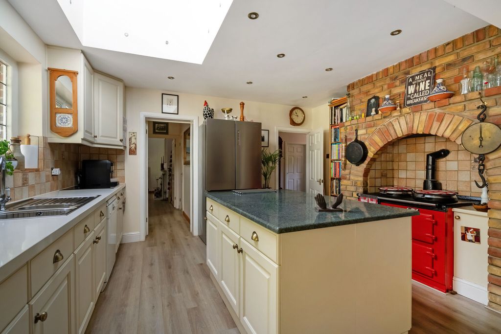 Property photo 3 of 25