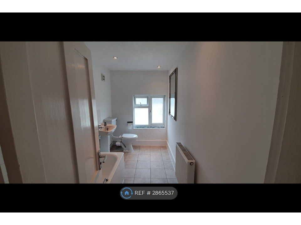 Property photo 3 of 12 Bathroom