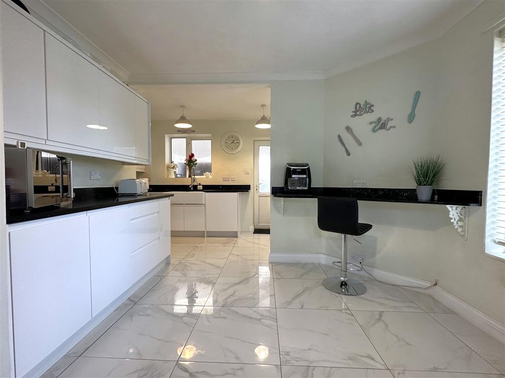 Property photo 2 of 19 Open-Plan Dining Kitchen 905