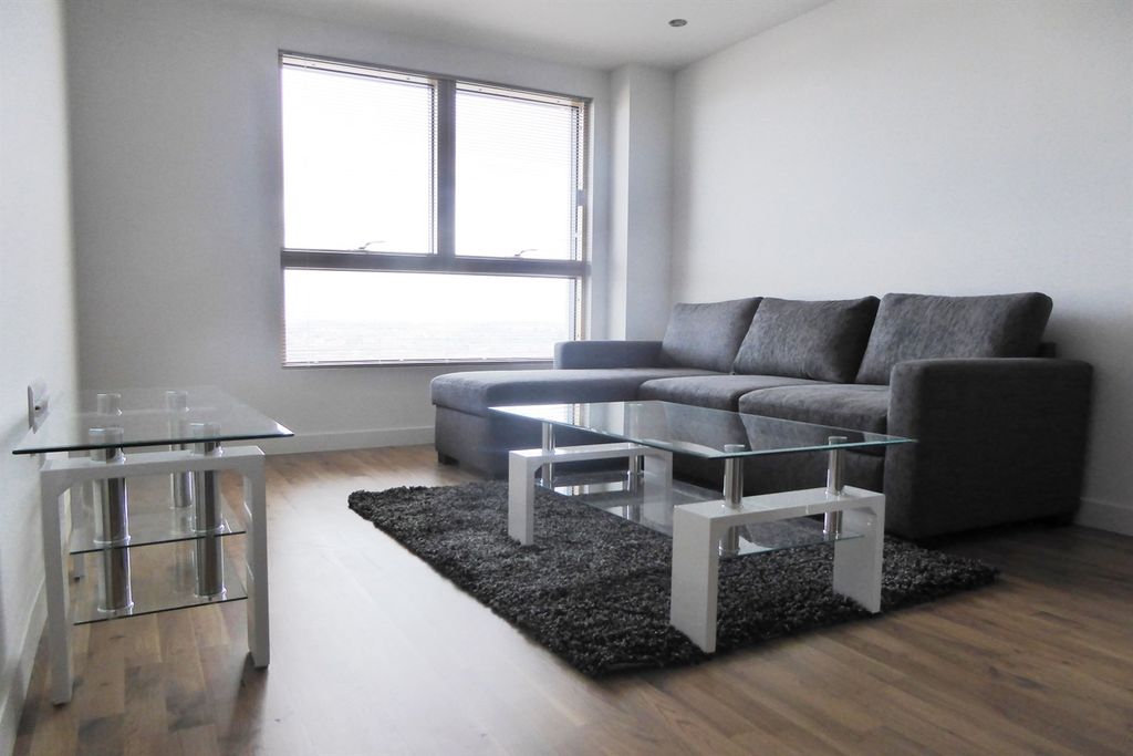 Property photo 3 of 7 Lounge