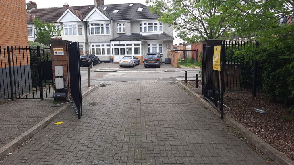 Property photo 3 of 6