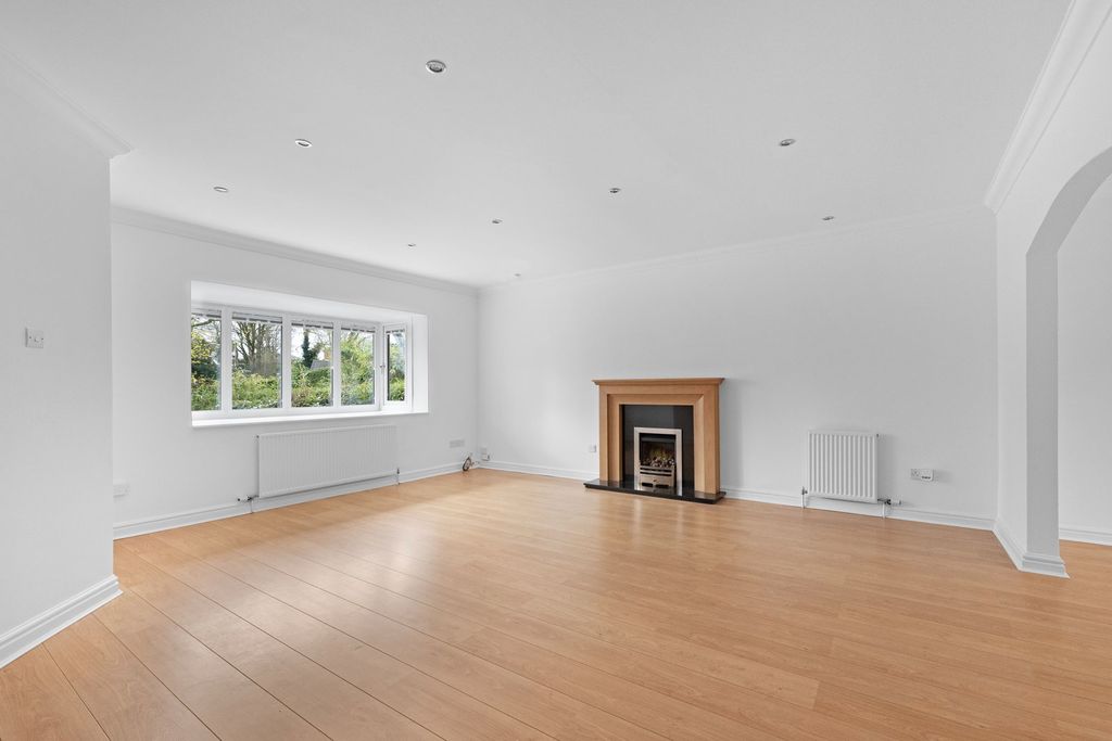 Property photo 2 of 22