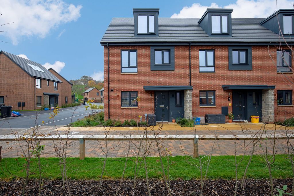 Property photo 1 of 30