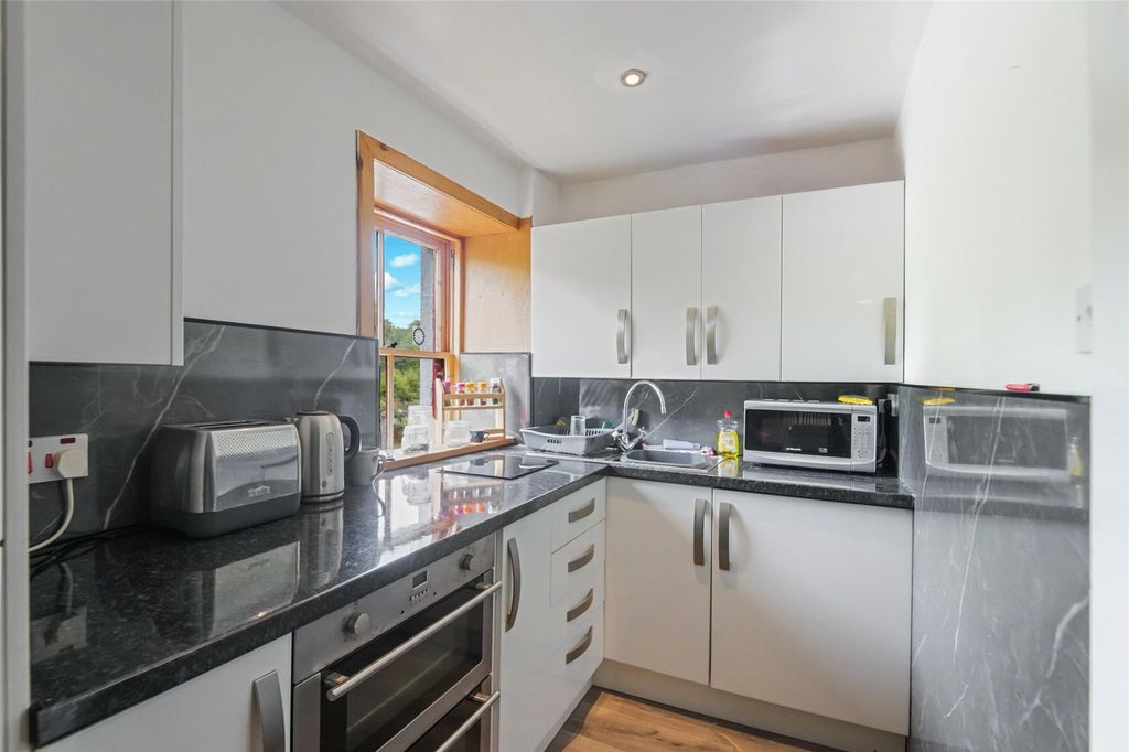 Additional image 4 of 3 bed flat for saleLow Barholm, Kilbarchan PA10