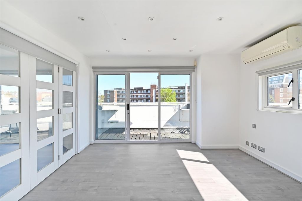 Property photo 3 of 13 Tff-25-Mossop-Street (8).Jpg