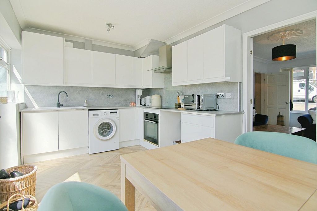 Property photo 3 of 16 Kitchen
