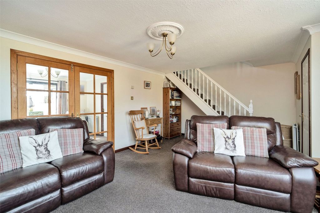 Property photo 3 of 33 Sitting Room
