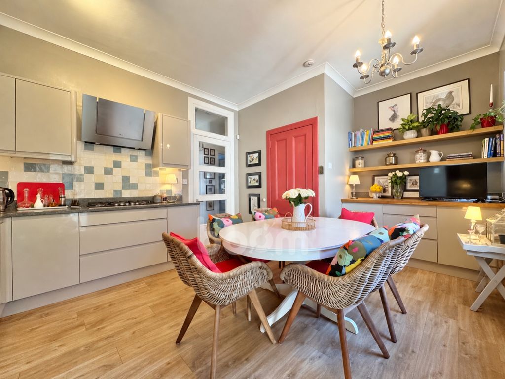 Property photo 3 of 25 Russell Drive, Dalry Kitchen