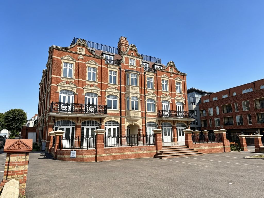 Property photo 1 of 11 The Grand Apartments, Leigh-On-Sea