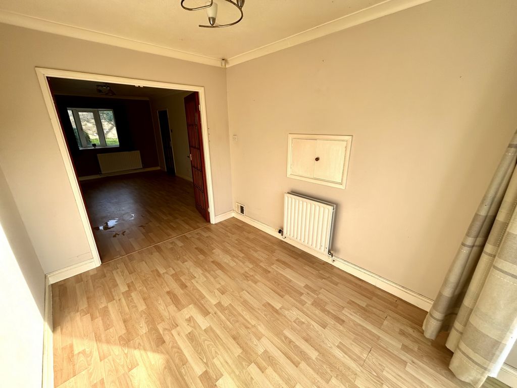 Property photo 3 of 12 Photo 4