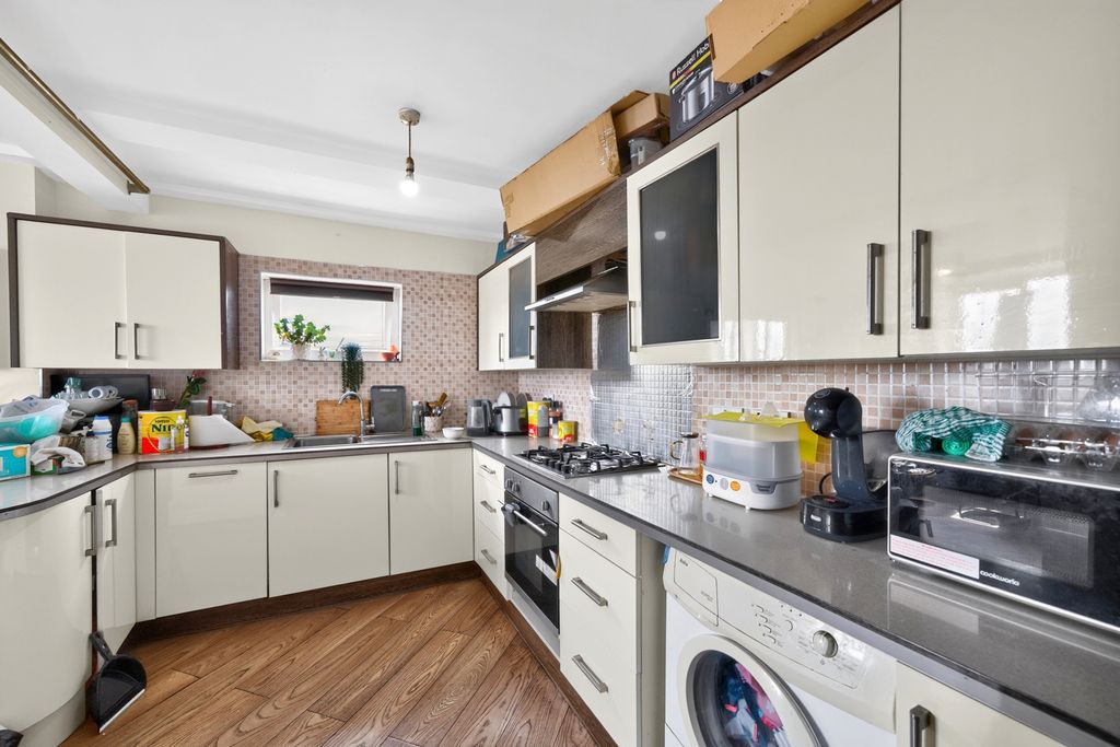 Property photo 2 of 11 Kitchen