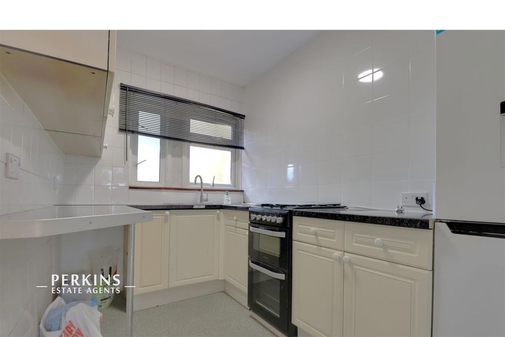 Property photo 2 of 8 Kitchen.Jpg