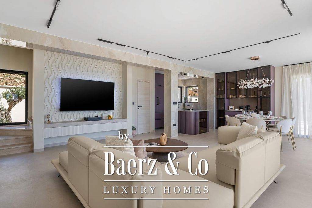 Property photo 2 of 27